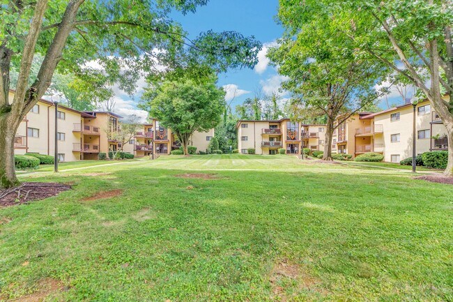 Fox Glen Apartments photo'