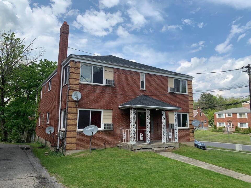 2556 Kipling Ave in Cincinnati, OH - Building Photo