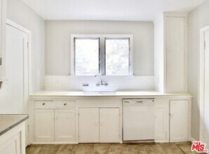 227 N Swall Dr in Beverly Hills, CA - Building Photo - Building Photo