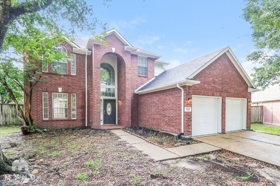 31530 Kingston Village Dr in Spring, TX - Building Photo