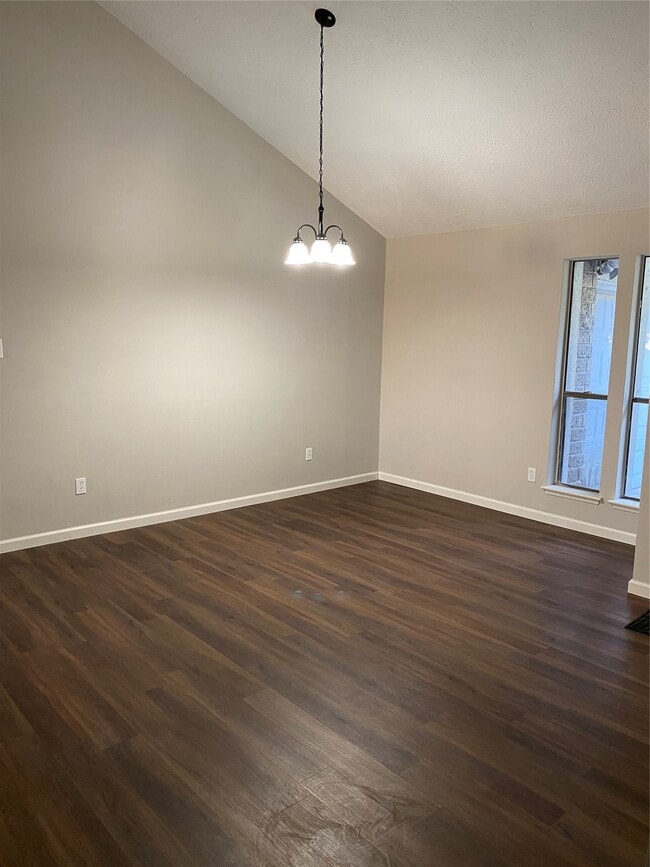 property at 2819 Colony Dr