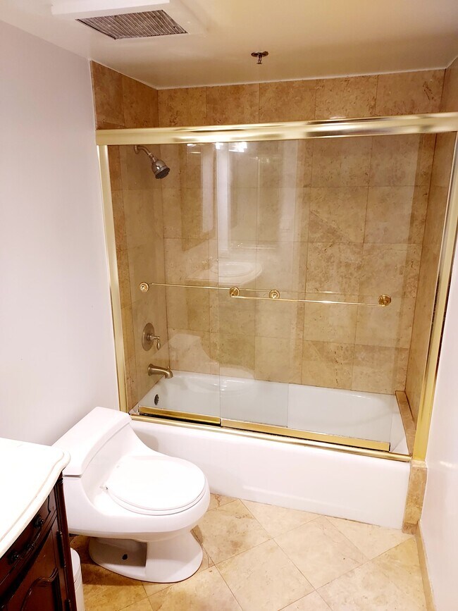 10660 Wilshire Blvd, Unit #309 in Los Angeles, CA - Building Photo - Building Photo