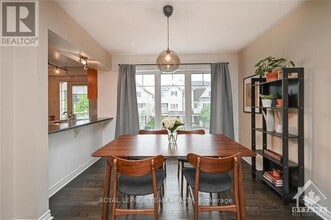 2042 Madrid Ave in Ottawa, ON - Building Photo - Building Photo