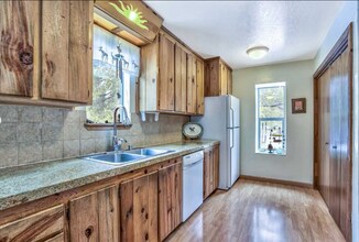 11540 Deerfield Dr in Truckee, CA - Building Photo - Building Photo