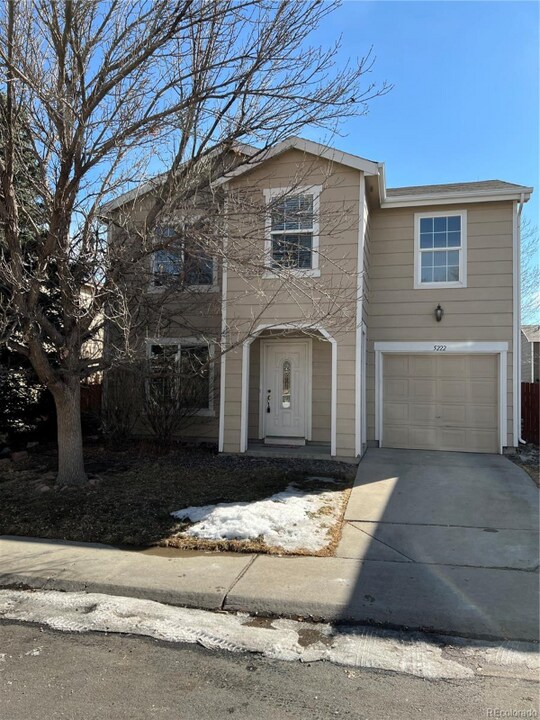 5222 E 100th Way in Thornton, CO - Foto de edificio
