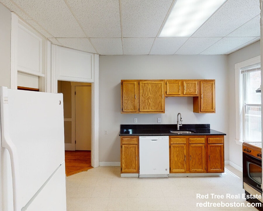 11 Pleasant Pl, Unit 1 in Cambridge, MA - Building Photo