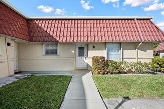 102 Amherst Ln in Greenacres, FL - Building Photo - Building Photo