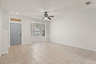 9735 Coyote Creek Dr in Houston, TX - Foto de edificio - Building Photo