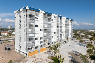 Sun Caper Condos in Ft. Myers, FL - Building Photo - Building Photo