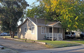 420-430 Haggin Ave in Sacramento, CA - Building Photo