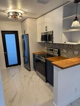 117 NE 2nd Terrace in Hallandale Beach, FL - Building Photo - Building Photo