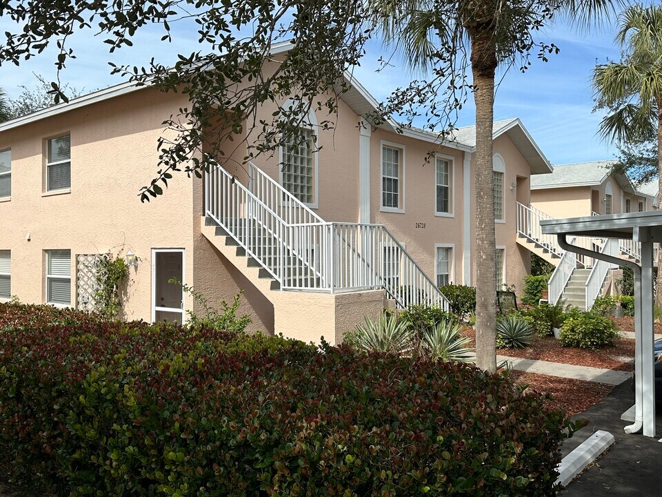 26734 Little John Ct in Bonita Springs, FL - Foto de edificio