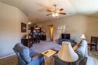 900 Switzerland Ave in Yukon, OK - Building Photo - Building Photo