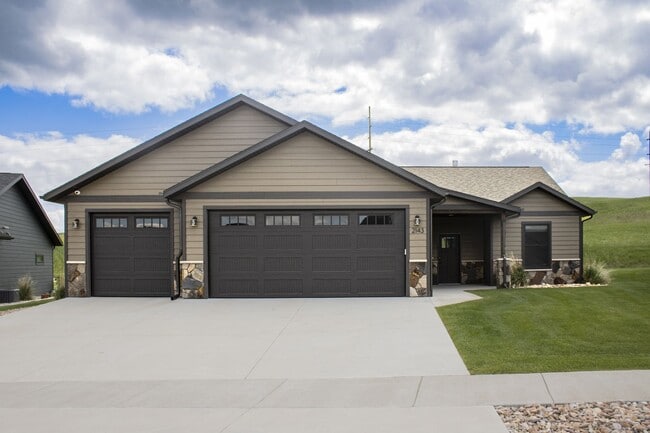 property at 2143 Arrowhead Cir