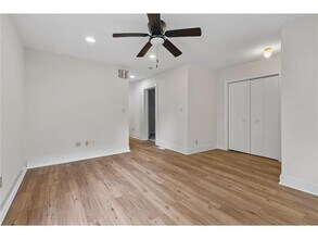 2610 Dupont Ave S in Minneapolis, MN - Building Photo - Building Photo