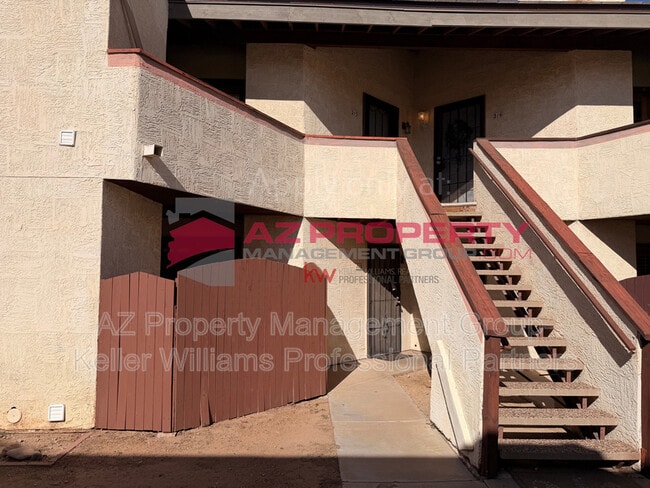 16402 N 31st St in Phoenix, AZ - Foto de edificio - Building Photo