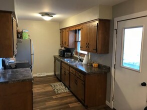 5526-5526 N Cook St in McFarland, WI - Foto de edificio - Building Photo