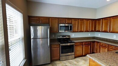 1729 Ohio St in Lawrence, KS - Building Photo - Building Photo