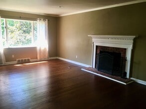 1470 Mohican Dr in Pittsburgh, PA - Building Photo - Building Photo