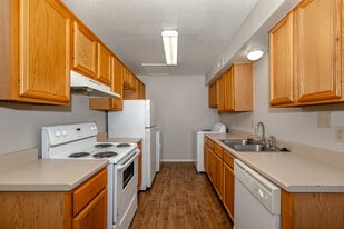 Park Ridge Apartments in McPherson, KS - Building Photo