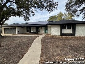 421 Candleglo Dr in San Antonio, TX - Building Photo