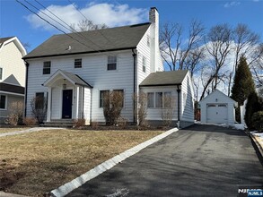 55 Abbington Terrace in Glen Rock, NJ - Building Photo - Building Photo