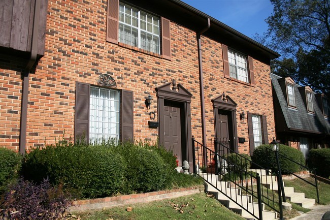 Georgetown South Townhomes Apartments in Vestavia, AL - Building Photo - Building Photo