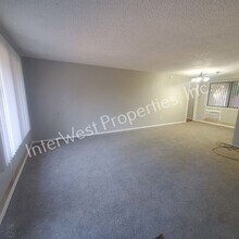 9685 SW Whitford Ln in Beaverton, OR - Building Photo - Building Photo