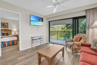 600 Neapolitan Way in Naples, FL - Building Photo - Building Photo