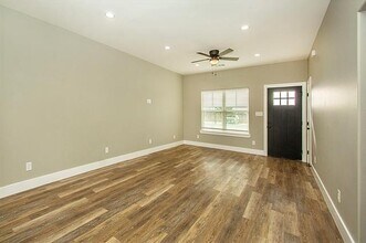 20496 US Hwy 377 in Whitesboro, TX - Building Photo - Building Photo