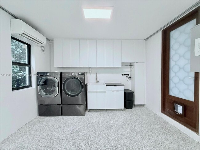 455 Amalfi Ave in Coral Gables, FL - Building Photo - Building Photo