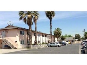 2016 Civic Center Dr W in Santa Ana, CA - Foto de edificio - Building Photo