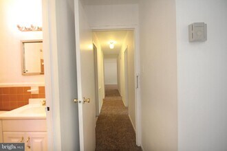 8601 Manchester Rd-Unit -300 in Silver Spring, MD - Foto de edificio - Building Photo