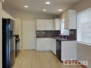 213 Jana Way, Unit 167 in American Canyon, CA - Foto de edificio - Building Photo