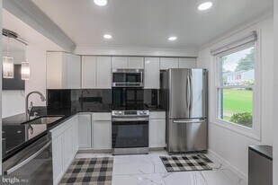 9 Stillwood Cir in White Marsh, MD - Building Photo
