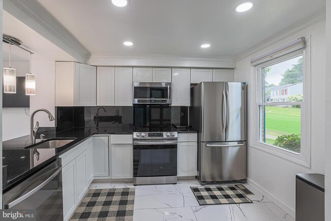 property at 9 Stillwood Cir