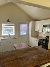 2128 N Douty St in Hanford, CA - Building Photo - Building Photo