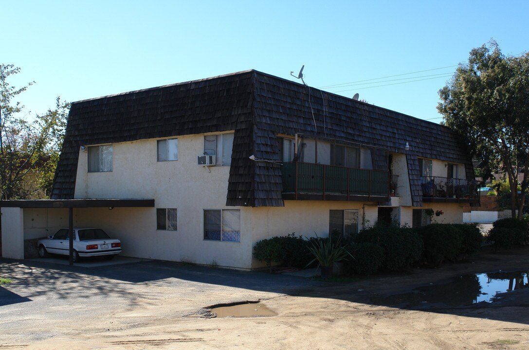 237 N Mission Rd in Fallbrook, CA - Building Photo