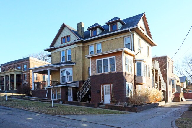 1818 Woodland Ave in Des Moines, IA - Foto de edificio - Building Photo