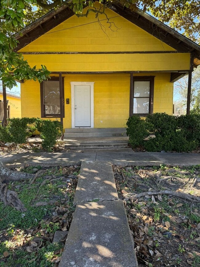 property at 1025 Lake Charles Ave