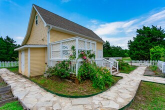 404 N Meyersville Rd in Brenham, TX - Building Photo - Building Photo