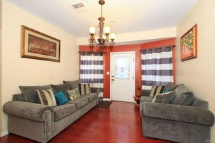 2134 N Thomas St in Los Angeles, CA - Building Photo