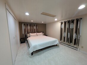 11518 30th Ave NE in Seattle, WA - Foto de edificio - Building Photo