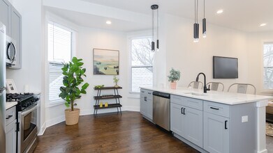 1458 W Pensacola Ave in Chicago, IL - Building Photo - Building Photo