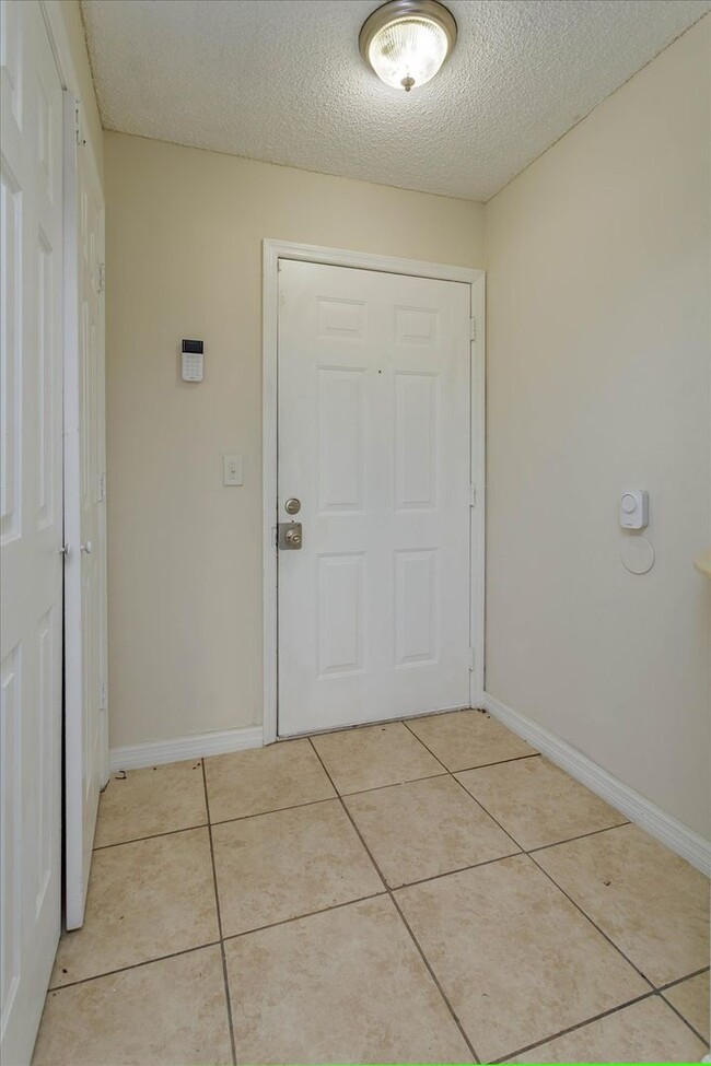 4177 Versailles Dr in Orlando, FL - Building Photo - Building Photo