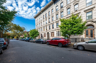 129 Macdonough St in Brooklyn, NY - Building Photo - Building Photo