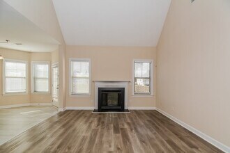 805 New Charleston Dr in Fuquay Varina, NC - Building Photo - Building Photo