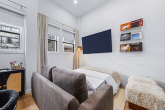 168 McCaul St, Unit SI ID1389231P in Toronto, ON - Building Photo - Building Photo