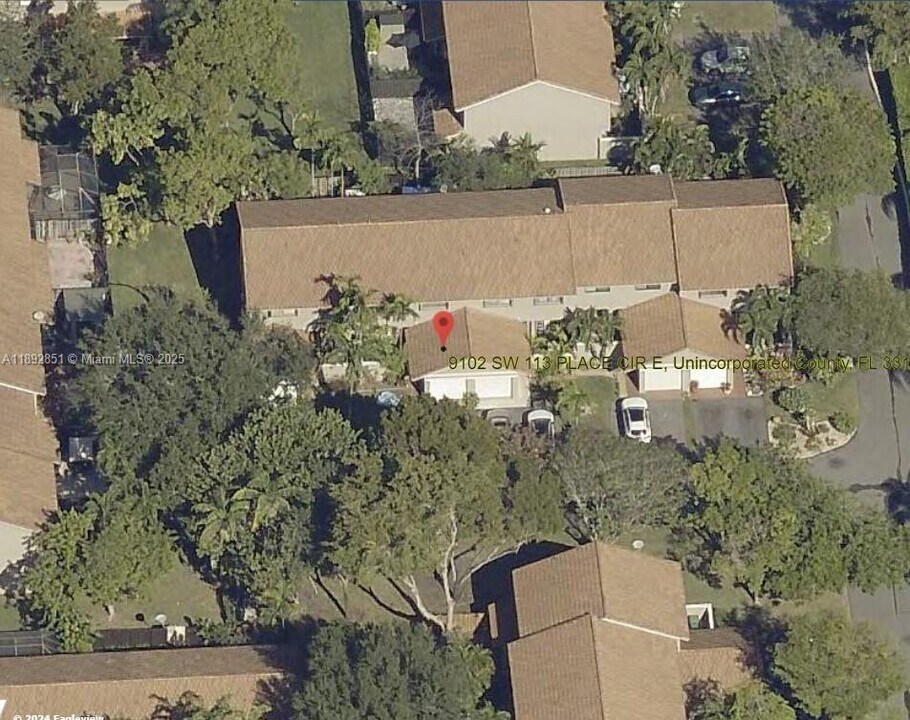 9102 SW 113th Pl Cir E in Miami, FL - Building Photo