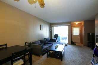 1946 Glenfield Ct in Eagan, MN - Building Photo - Building Photo